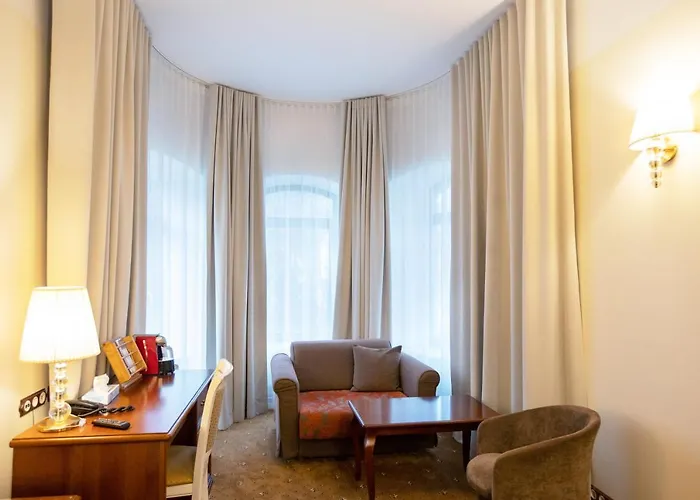 圣芭芭拉酒店 3*